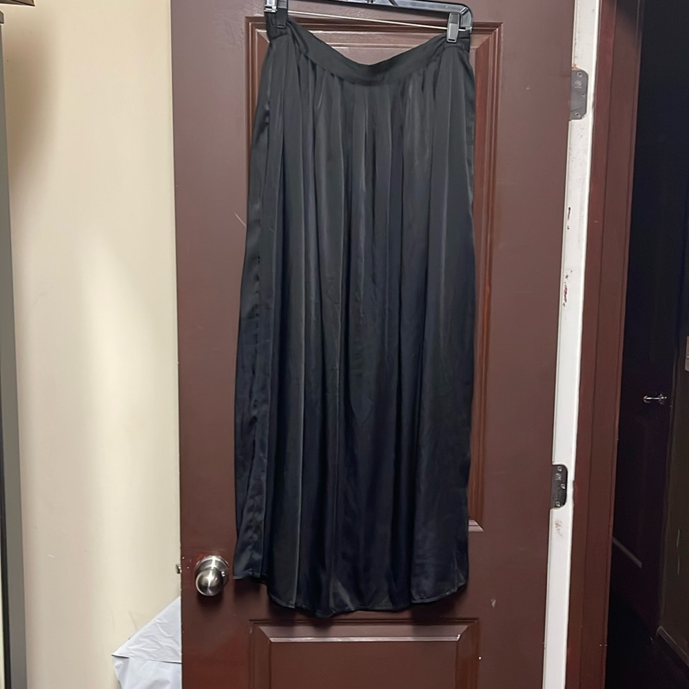 Beautiful silk maxi skirt,  with pockets, BCBG MaxMara size medium price firm